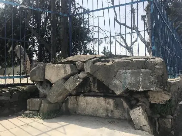 OSMANLI MİRASI 300 YILLIK ÇEŞME KALDIRIM ALTINDA KALDI OSMANLI MİRASI 300 YILLIK ÇEŞME KALDIRIM ALTINDA KALDI