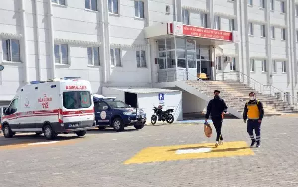 OTOBÜSTEKİ KADININ TESTİ POZİTİF ÇIKINCA KARANTİNAYA ALINAN YOLCULAR İZOLE OLACAK OTOBÜSTEKİ KADININ TESTİ POZİTİF ÇIKINCA KARANTİNAYA ALINAN YOLCULAR İZOLE OLACAK