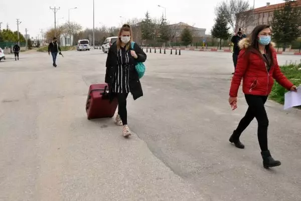 OTOBÜSTEKİ KADININ TESTİ POZİTİF ÇIKINCA KARANTİNAYA ALINAN YOLCULAR İZOLE OLACAK OTOBÜSTEKİ KADININ TESTİ POZİTİF ÇIKINCA KARANTİNAYA ALINAN YOLCULAR İZOLE OLACAK