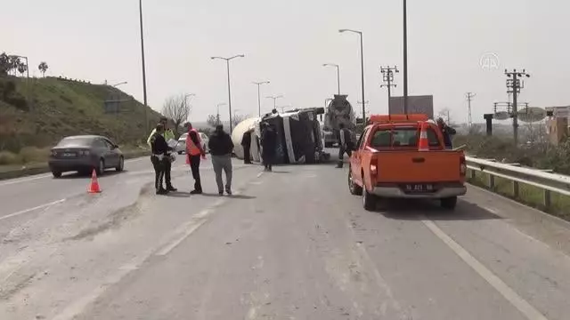 Son dakika haberi: Otomobil ile beton mikseri çarpıştı: 1 ölü, 2 yaralı Son dakika haberi: Otomobil ile beton mikseri çarpıştı: 1 ölü, 2 yaralı
