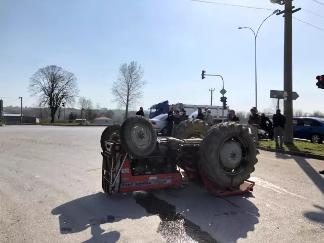 Otomobil ile çarpışan traktör takla attı: 1 yaralı Otomobil ile çarpışan traktör takla attı: 1 yaralı
