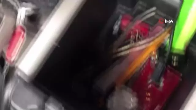 Son dakika haberi... Otomobil kolçağından uyuşturucu hap, sigara paketinden metamfetamin çıktı Son dakika haberi... Otomobil kolçağından uyuşturucu hap, sigara paketinden metamfetamin çıktı