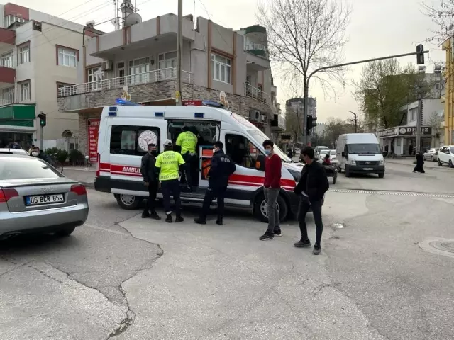 Otomobilin çarptığı çocuk yaralandı Otomobilin çarptığı çocuk yaralandı