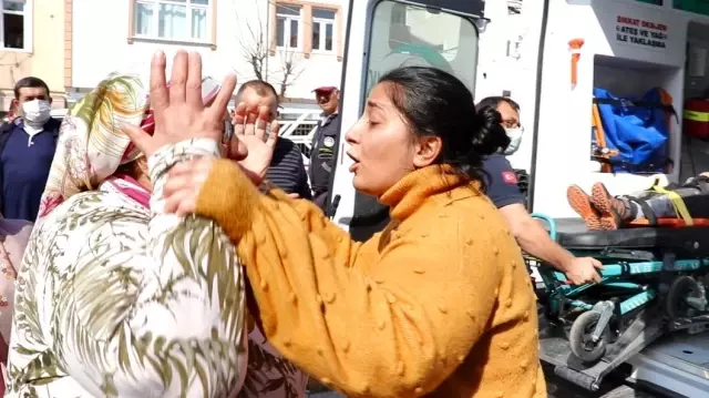 Son dakika haberi: 7 yaşındaki çocuğa otomobil çarptı, yakınları gözyaşlarına boğuldu Son dakika haberi: 7 yaşındaki çocuğa otomobil çarptı, yakınları gözyaşlarına boğuldu