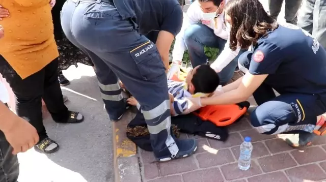 Son dakika haberi: 7 yaşındaki çocuğa otomobil çarptı, yakınları gözyaşlarına boğuldu Son dakika haberi: 7 yaşındaki çocuğa otomobil çarptı, yakınları gözyaşlarına boğuldu