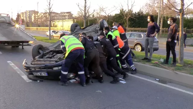 Son Dakika | Kartal'da park halinde duran araç kaza sonrası takla atarak yola savruldu: 1 yaralı Son Dakika | Kartal'da park halinde duran araç kaza sonrası takla atarak yola savruldu: 1 yaralı