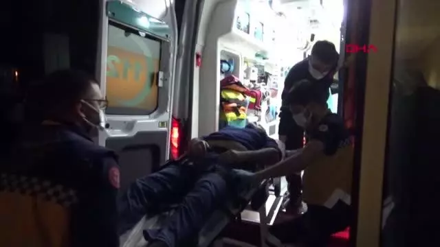 Otomobiliyle evin duvarına çarpan alkollü sürücü yaralandı Otomobiliyle evin duvarına çarpan alkollü sürücü yaralandı