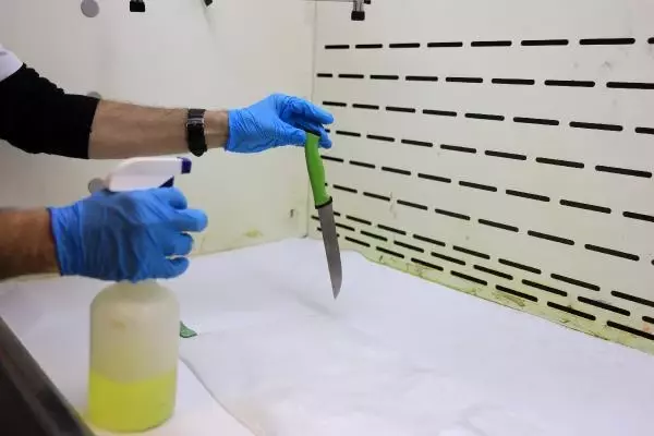 Parmak izi 'karanlık oda'da incelenip, suç dosyaları aydınlatılıyor Parmak izi 'karanlık oda'da incelenip, suç dosyaları aydınlatılıyor