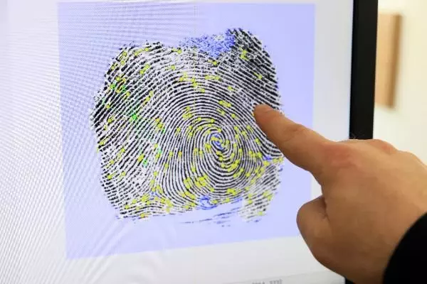 Parmak izi 'karanlık oda'da incelenip, suç dosyaları aydınlatılıyor Parmak izi 'karanlık oda'da incelenip, suç dosyaları aydınlatılıyor