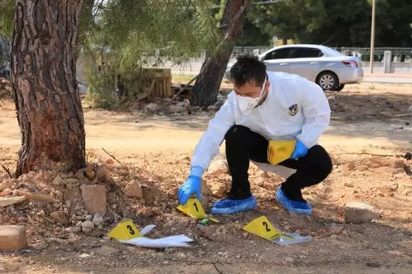 Parmak izi 'karanlık oda'da incelenip, suç dosyaları aydınlatılıyor Parmak izi 'karanlık oda'da incelenip, suç dosyaları aydınlatılıyor