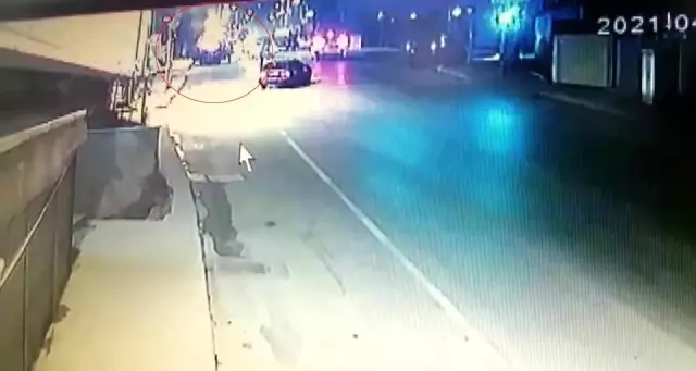 Pendik'te alev topuna dönen araç yangınının görüntüleri ortaya çıktı Pendik'te alev topuna dönen araç yangınının görüntüleri ortaya çıktı