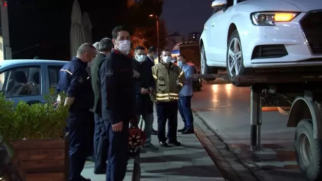 Pendik'te araç motoruna sıkışan kedi, belediye başkanının ihbarıyla kurtarıldı Pendik'te araç motoruna sıkışan kedi, belediye başkanının ihbarıyla kurtarıldı