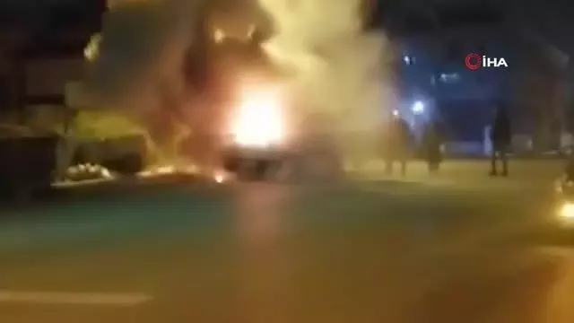 Pendik'te Suriyeli komşularının ekmek teknesi alev aldı, mahalleli seferber oldu Pendik'te Suriyeli komşularının ekmek teknesi alev aldı, mahalleli seferber oldu