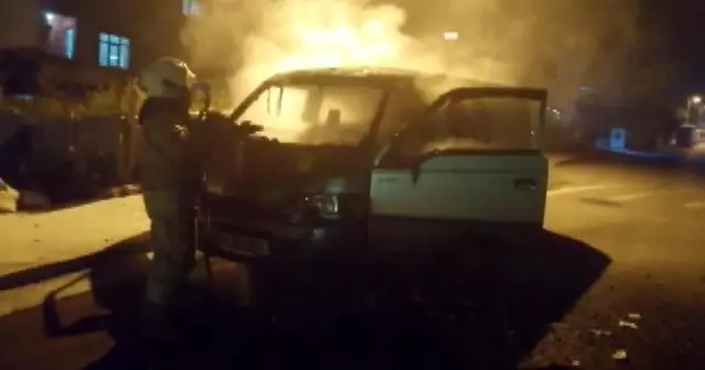 Pendik'te Suriyeli komşularının ekmek teknesi alev aldı, mahalleli seferber oldu Pendik'te Suriyeli komşularının ekmek teknesi alev aldı, mahalleli seferber oldu