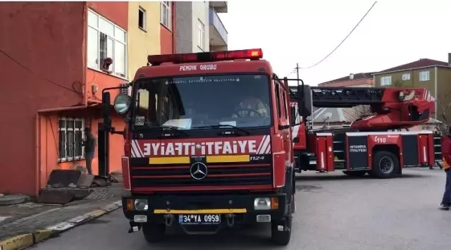 Pendik'te yangın paniği...Mahsur kalan yaşlı kadın böyle kurtarıldı Pendik'te yangın paniği...Mahsur kalan yaşlı kadın böyle kurtarıldı