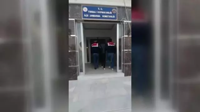 PKK ve FETÖ üyelerine yönelik operasyonlarda yakalanan 4 zanlı tutuklandı PKK ve FETÖ üyelerine yönelik operasyonlarda yakalanan 4 zanlı tutuklandı