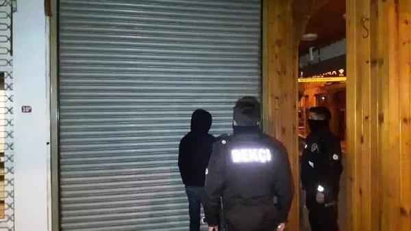 Son dakika haberi! ADIYAMAN POLİSTEN KAÇMAYA ÇALIŞAN ŞÜPHELİNİN ÜZERİNDEN UYUŞTURUCU ÇIKTI Son dakika haberi! ADIYAMAN POLİSTEN KAÇMAYA ÇALIŞAN ŞÜPHELİNİN ÜZERİNDEN UYUŞTURUCU ÇIKTI