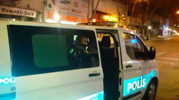 Son dakika haberi! ADIYAMAN POLİSTEN KAÇMAYA ÇALIŞAN ŞÜPHELİNİN ÜZERİNDEN UYUŞTURUCU ÇIKTI Son dakika haberi! ADIYAMAN POLİSTEN KAÇMAYA ÇALIŞAN ŞÜPHELİNİN ÜZERİNDEN UYUŞTURUCU ÇIKTI