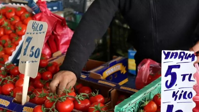Ramazan alışverişine çıkan vatandaşlar fiyatlardan şikayetçi Ramazan alışverişine çıkan vatandaşlar fiyatlardan şikayetçi