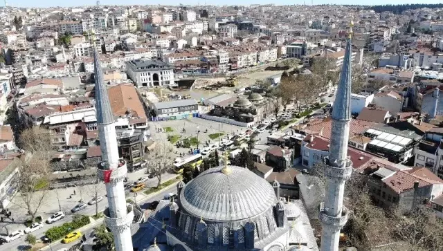 Ramazan Ayı için Vahide Sultan Camii'nde mahyalar hazırlanmaya başlandı Ramazan Ayı için Vahide Sultan Camii'nde mahyalar hazırlanmaya başlandı