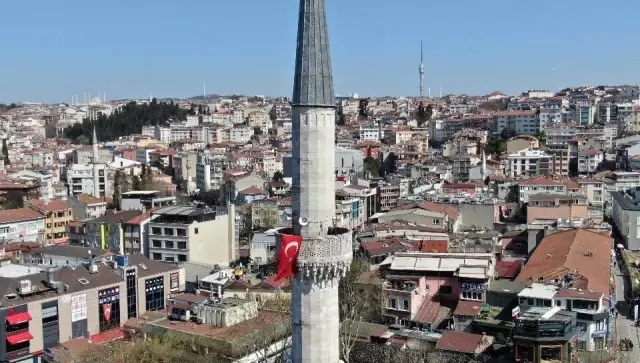 Ramazan Ayı için Vahide Sultan Camii'nde mahyalar hazırlanmaya başlandı Ramazan Ayı için Vahide Sultan Camii'nde mahyalar hazırlanmaya başlandı