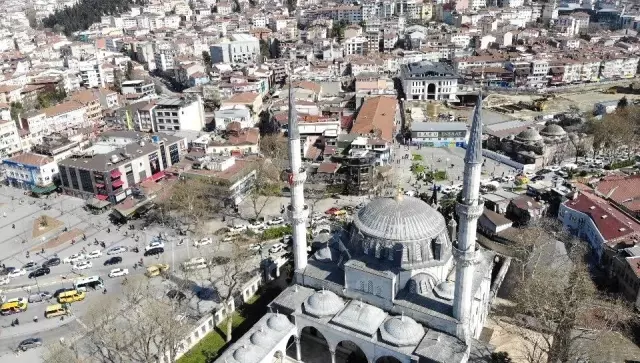 Ramazan Ayı için Vahide Sultan Camii'nde mahyalar hazırlanmaya başlandı Ramazan Ayı için Vahide Sultan Camii'nde mahyalar hazırlanmaya başlandı