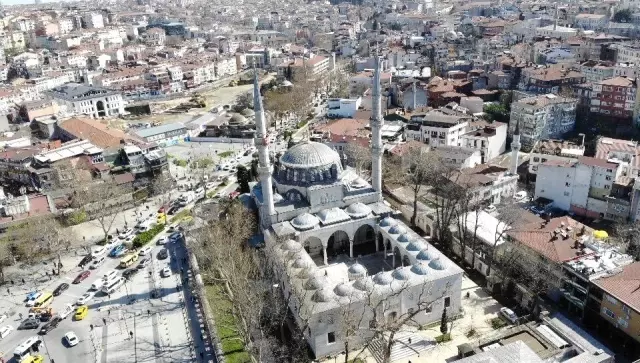 Ramazan Ayı için Vahide Sultan Camii'nde mahyalar hazırlanmaya başlandı Ramazan Ayı için Vahide Sultan Camii'nde mahyalar hazırlanmaya başlandı