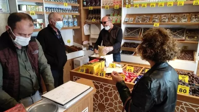 Ramazan'ın gözdesi hurmalar, tezgahları süsledi Ramazan'ın gözdesi hurmalar, tezgahları süsledi