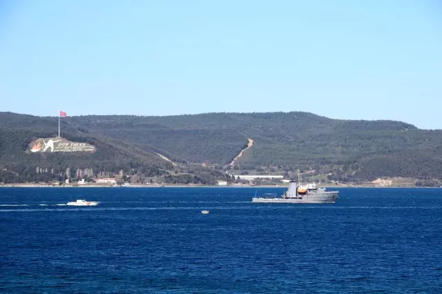 Bulgar mayın avcı gemisi Çanakkale Boğazı'ndan geçti Bulgar mayın avcı gemisi Çanakkale Boğazı'ndan geçti