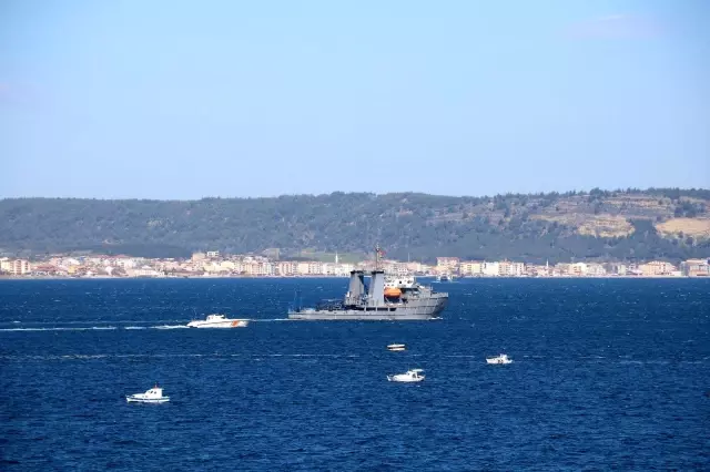 Bulgar mayın avcı gemisi Çanakkale Boğazı'ndan geçti Bulgar mayın avcı gemisi Çanakkale Boğazı'ndan geçti