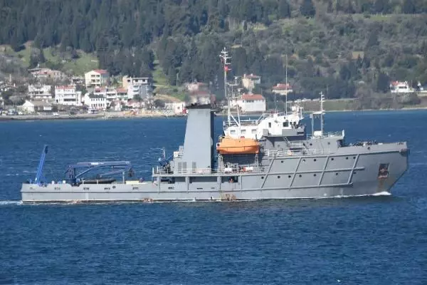 Çanakkale Boğazı'ndan Bulgar mayın avcı gemisi geçti Çanakkale Boğazı'ndan Bulgar mayın avcı gemisi geçti