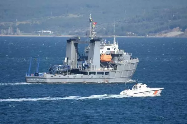 Çanakkale Boğazı'ndan Bulgar mayın avcı gemisi geçti Çanakkale Boğazı'ndan Bulgar mayın avcı gemisi geçti