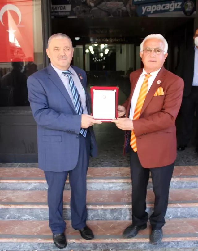 Salihlili muhtarlar 5. kez Mehmet Güler'i seçti Salihlili muhtarlar 5. kez Mehmet Güler'i seçti