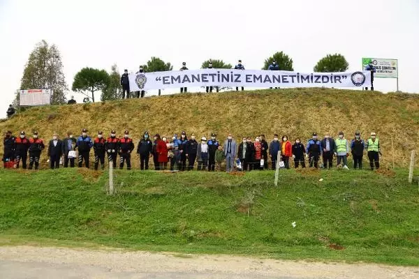 Son dakika haberi | Şehit 135 polis için Adana'da 135 fidan toprakla buluştu Son dakika haberi | Şehit 135 polis için Adana'da 135 fidan toprakla buluştu