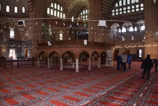 Son dakika haberi... Selimiye Cami, ramazan için dezenfekte edildi, avizeleri gül suyuyla temizlendi Son dakika haberi... Selimiye Cami, ramazan için dezenfekte edildi, avizeleri gül suyuyla temizlendi