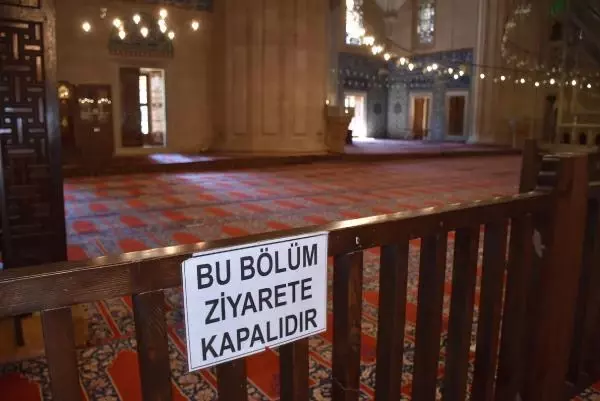 Son dakika haberi... Selimiye Cami, ramazan için dezenfekte edildi, avizeleri gül suyuyla temizlendi Son dakika haberi... Selimiye Cami, ramazan için dezenfekte edildi, avizeleri gül suyuyla temizlendi