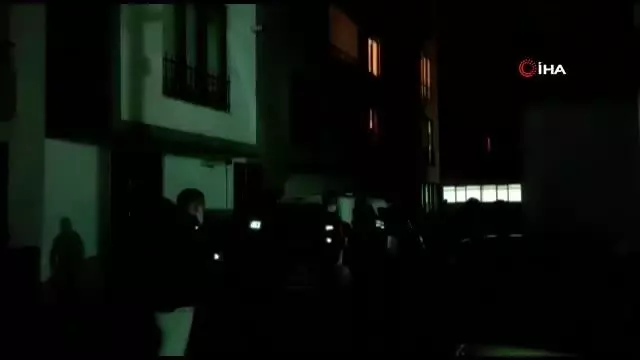 Sevgilisiyle tartışarak kaçmaya çalışan kadını 1 km uzakta buldular Sevgilisiyle tartışarak kaçmaya çalışan kadını 1 km uzakta buldular