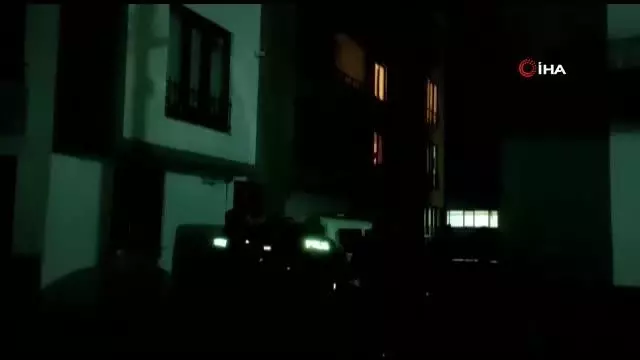 Sevgilisiyle tartışarak kaçmaya çalışan kadını 1 km uzakta buldular Sevgilisiyle tartışarak kaçmaya çalışan kadını 1 km uzakta buldular
