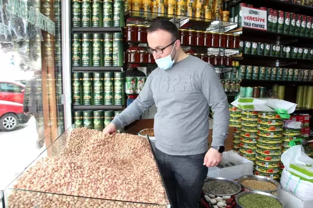Siirt'te fıstık fiyatları düşünce siparişler 5 kat arttı Siirt'te fıstık fiyatları düşünce siparişler 5 kat arttı