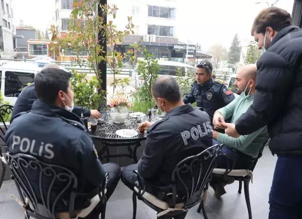 Son dakika haberleri | SİLAHLI KAVGA İHBARINA GİDEN POLİS EKİPLERİNE SÜRPRİZ KUTLAMA Son dakika haberleri | SİLAHLI KAVGA İHBARINA GİDEN POLİS EKİPLERİNE SÜRPRİZ KUTLAMA