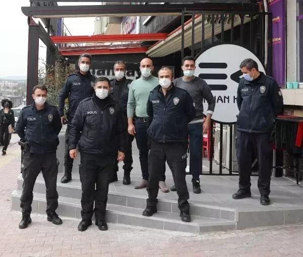 Son dakika haberleri | SİLAHLI KAVGA İHBARINA GİDEN POLİS EKİPLERİNE SÜRPRİZ KUTLAMA Son dakika haberleri | SİLAHLI KAVGA İHBARINA GİDEN POLİS EKİPLERİNE SÜRPRİZ KUTLAMA
