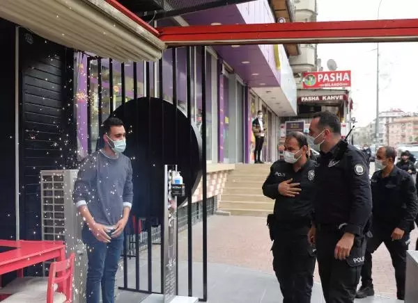 Son dakika haberleri | SİLAHLI KAVGA İHBARINA GİDEN POLİS EKİPLERİNE SÜRPRİZ KUTLAMA Son dakika haberleri | SİLAHLI KAVGA İHBARINA GİDEN POLİS EKİPLERİNE SÜRPRİZ KUTLAMA
