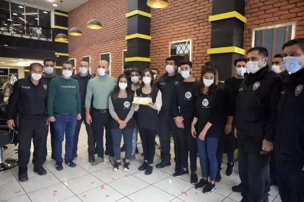 Son dakika haberleri | SİLAHLI KAVGA İHBARINA GİDEN POLİS EKİPLERİNE SÜRPRİZ KUTLAMA Son dakika haberleri | SİLAHLI KAVGA İHBARINA GİDEN POLİS EKİPLERİNE SÜRPRİZ KUTLAMA