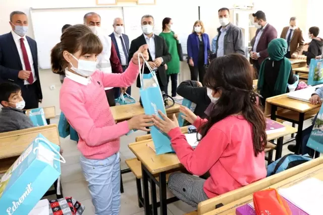 Sınıf başkanı oldu mektupla sözünü yerini getirdi Sınıf başkanı oldu mektupla sözünü yerini getirdi