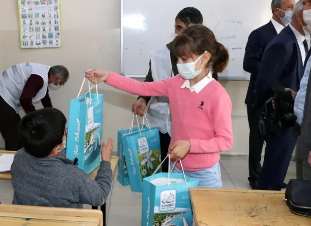 Sınıf başkanı oldu mektupla sözünü yerini getirdi Sınıf başkanı oldu mektupla sözünü yerini getirdi