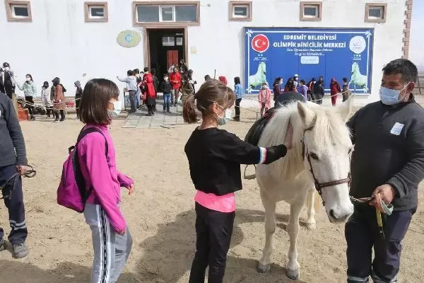 VAN SINIF BAŞKANININ VAATLERİNİ, BELEDİYE BAŞKANI GERÇEKLEŞTİRDİ VAN SINIF BAŞKANININ VAATLERİNİ, BELEDİYE BAŞKANI GERÇEKLEŞTİRDİ