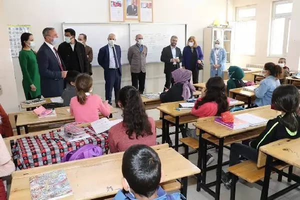 VAN SINIF BAŞKANININ VAATLERİNİ, BELEDİYE BAŞKANI GERÇEKLEŞTİRDİ VAN SINIF BAŞKANININ VAATLERİNİ, BELEDİYE BAŞKANI GERÇEKLEŞTİRDİ