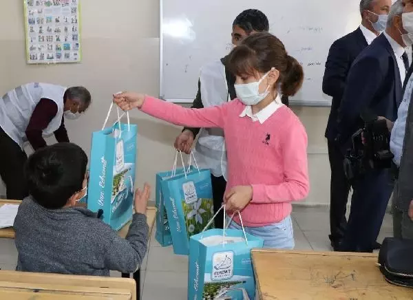VAN SINIF BAŞKANININ VAATLERİNİ, BELEDİYE BAŞKANI GERÇEKLEŞTİRDİ VAN SINIF BAŞKANININ VAATLERİNİ, BELEDİYE BAŞKANI GERÇEKLEŞTİRDİ