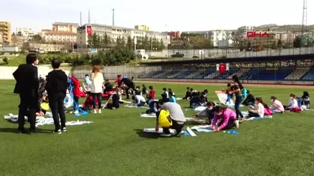 ŞIRNAK'TA, POLİSLERDEN ÇOCUKLAR İÇİN UÇURTMA ŞENLİĞİ ŞIRNAK'TA, POLİSLERDEN ÇOCUKLAR İÇİN UÇURTMA ŞENLİĞİ