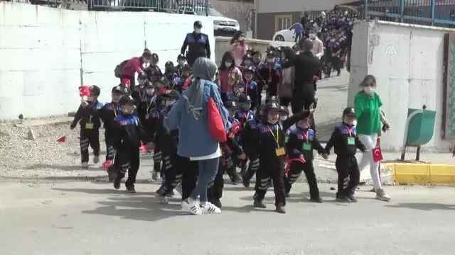 Şırnak'ta uçurtma şenliği düzenlendi Şırnak'ta uçurtma şenliği düzenlendi